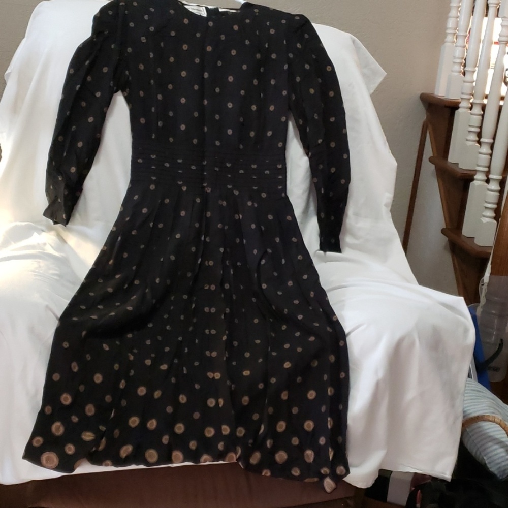 Black dress w/ tan circles